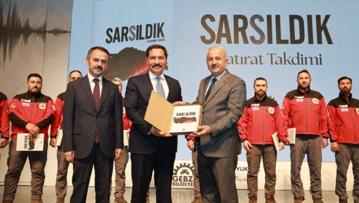 “Sarsıldık Sarıldık” Hatırat Takdimi Programı Yoğun Katılımla Gerçekleşti