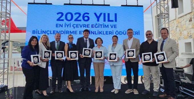 Alanya’ya 79 Mavi Bayrak ve Çevre Eğitiminde Bir Ödül Daha