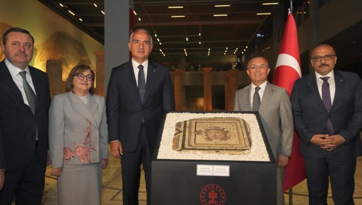 ABD’DEN İADE EDİLEN ZEUGMA MOZAİK PANELİ EVİNE KAVUŞTU