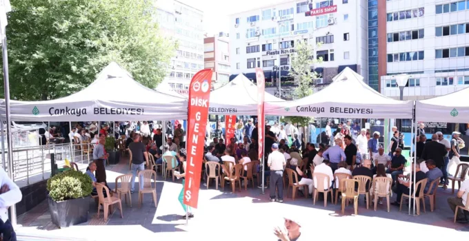 Çankaya Belediyesi Önünde Dayanışma Nöbeti