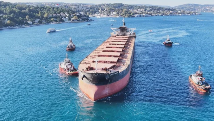 289 Metrelik Dev Gemi Boğaz Geçişinde: Trafik Çift Yönlü Durduruldu