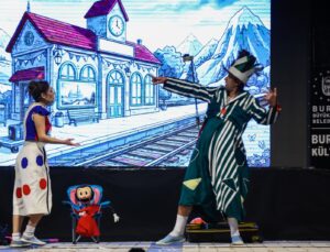 Bursa Büyükşehir’den miniklere ‘İki Bavul Dolusu’ eğlence