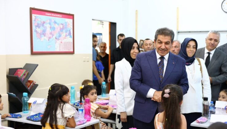 Esenler Belediyesi’nden Miniklere Kırtasiye Desteği