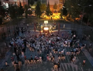 “Karagöz’ün Salıncağı” İlk Gösteriminde Çocuklar Ve Aileler Buluştu