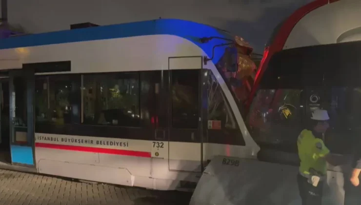 Zeytinburnu’nda İki Tramvay Çarpıştı: 10 Kişi Yaralandı