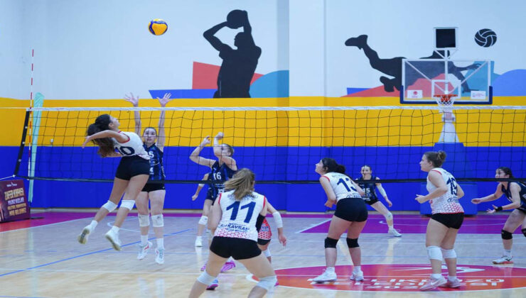 Beylikdüzü’nün Genç Voleybolcuları Zafer Kupası’nda Ter Döktü