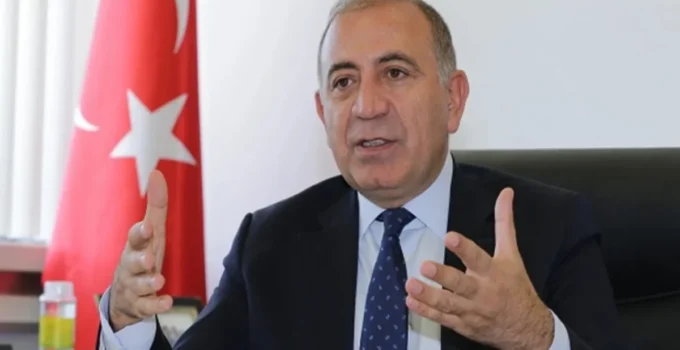 CHP İstanbul’da Yeni Dönem Başladı: Mahkemenin Kararıyla Gürsel Tekin’in Görevi Sona Erdi