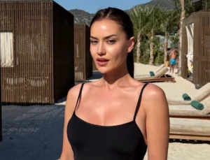 Fahriye Evcen’den Dikkat Çeken Paylaşım: Tatiline Devam Ediyor