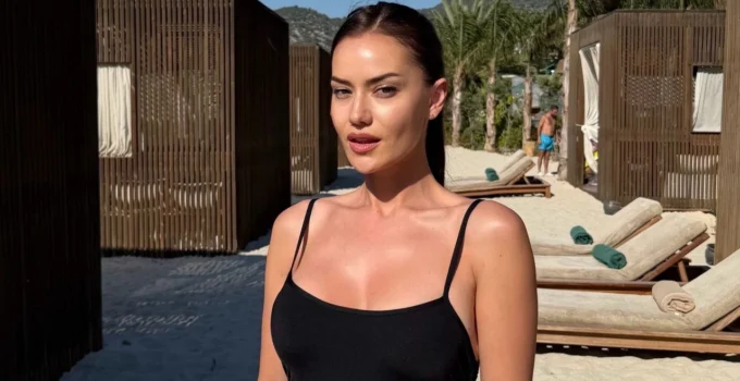 Fahriye Evcen’den Dikkat Çeken Paylaşım: Tatiline Devam Ediyor