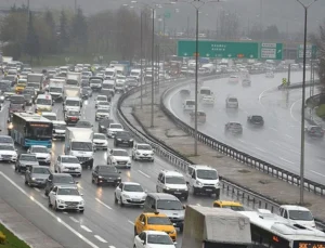 Haftanın İlk İş Gününde Trafik Alarmı: Ana Arterlerde Yoğunluk Arttı