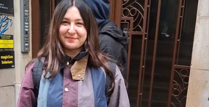 Nişantaşı’nda Objektiflere Takıldı: Yasemin Sakallıoğlu’ndan Alışveriş İtirafı