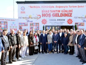 Anahtar Parti İstanbul Teşkilatı Sivas Tanıtım Günleri’ne Çıkarma Yaptı