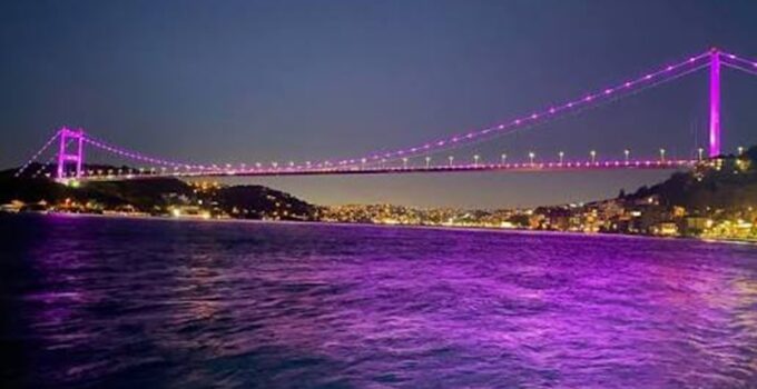 Boğaz Pembe Işıklarla Aydınlandı: Ekim Ayında Erken Teşhis Çağrısı