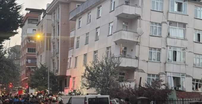 Maltepe’de Çöken 7 Katlı Binada 2 Kişi Hayatını Kaybetti, Enkazda 2 Kişi Aranıyor