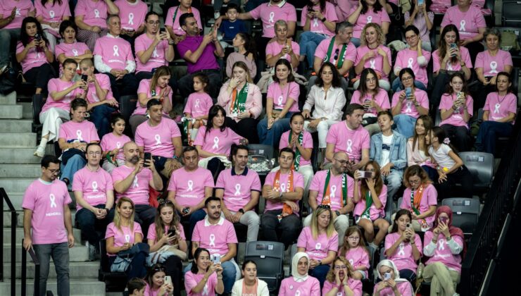 Memorial ve Eczacıbaşı Spor Kulübü, Meme Kanseri Farkındalığını Fileye Taşıdı