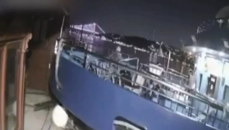 Üsküdar’da Korkutan Kaza: Yolcu Vapuru Tarihi Yalıya Çarptı